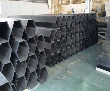 為了能制造出高質(zhì)量的玻璃鋼陽極管六角模具以及鑒于目前國內(nèi)制造的技術(shù)水平和質(zhì)量 為了能制造出高質(zhì)量的玻璃鋼陽極管六角模具以及鑒于目前國內(nèi)制造的技術(shù)水平和質(zhì)量